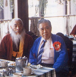 29 Guru Lau with HH Kyabje Chadral Rinpoche (1989)-1